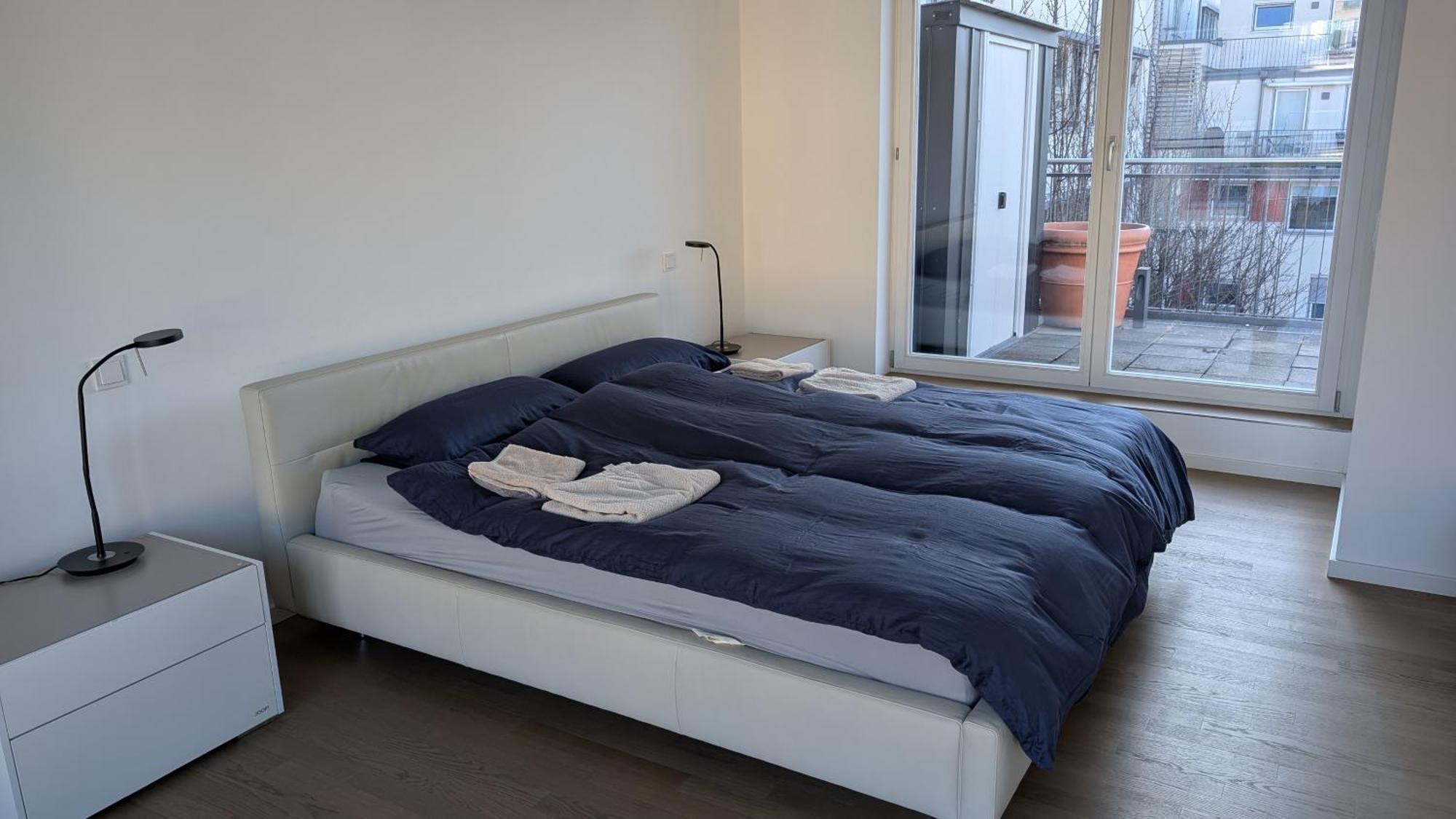 Doublebedroom With Bath Doppelzimmer Mit Bad Munich
